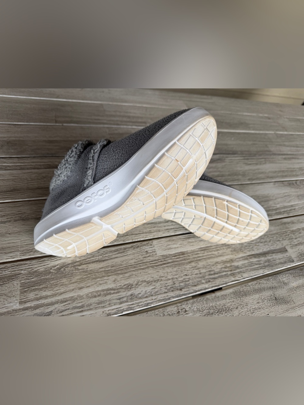 OOFOS OOcoozie Low Gray Sherpa Recovery Slip On Shoes Womens 9.5 Worn Twice - Picture 7 of 7
